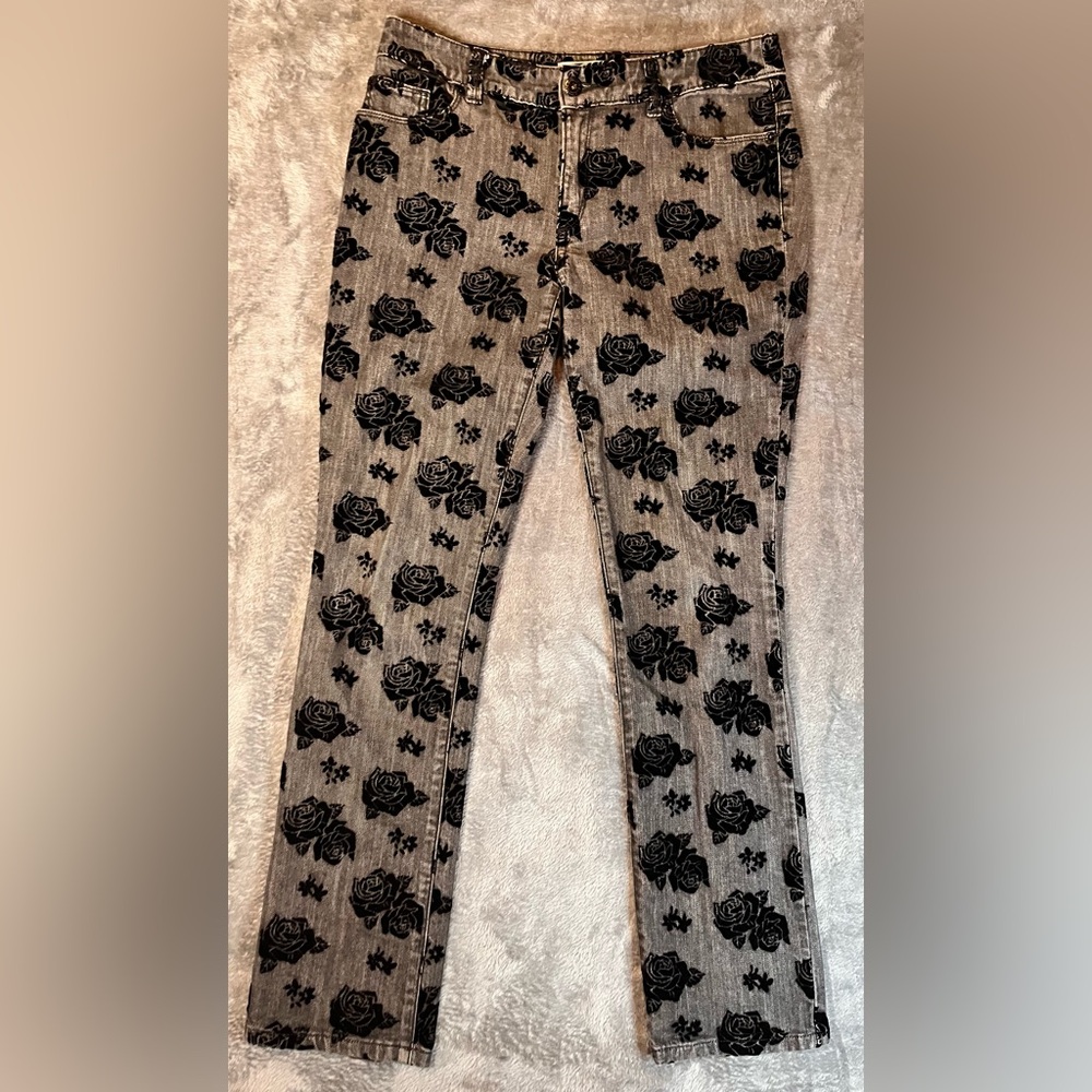 Chico's Platinum Denim Grey Jeans w/ Black Floral pattern (See chart in pics) - Picture 5 of 9